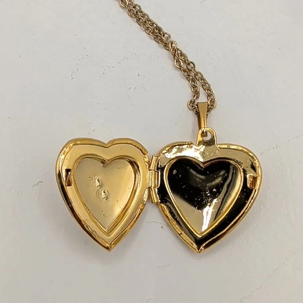 Vintage Gold Tone Faux Pearl Heart Locket Necklace Etched Scroll 18